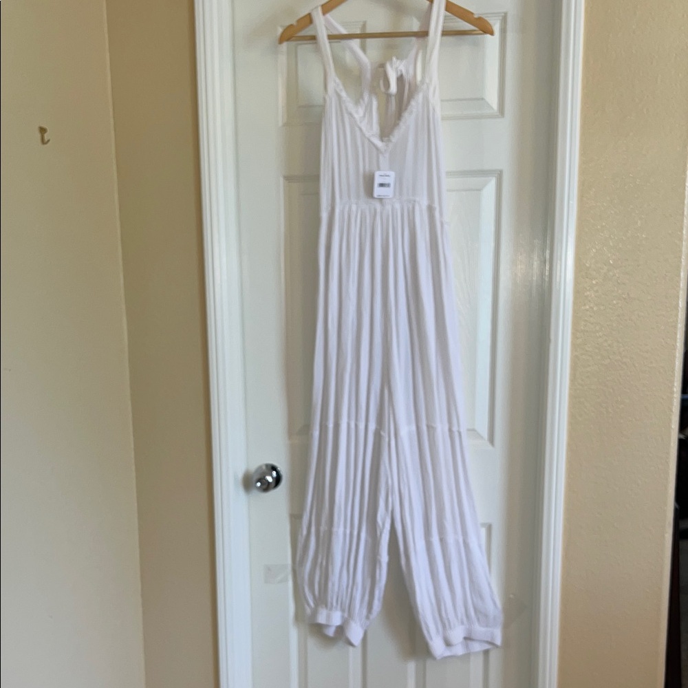 White Sleeveless Jumpsuit